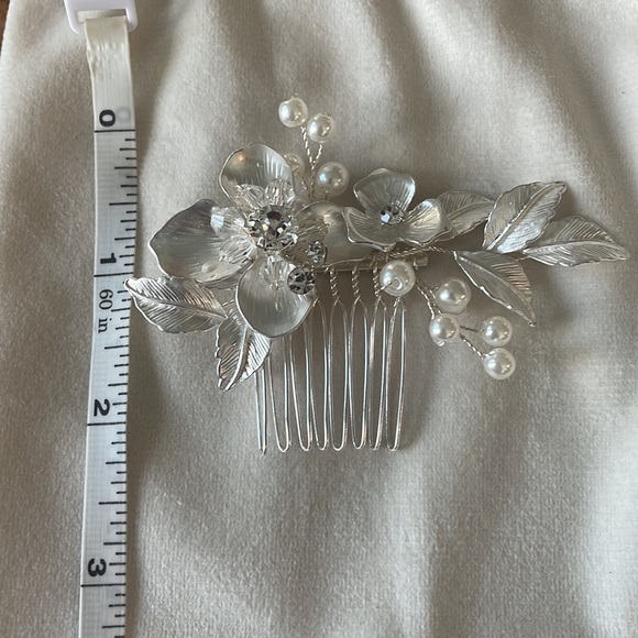 Floral Crystal and Pearl Hair Pin - Picture 7 of 7